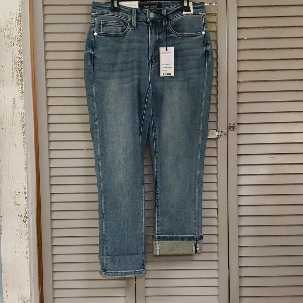 Judy Blue Midrise Capri Cuffed Jeans - Picture 2 of 5